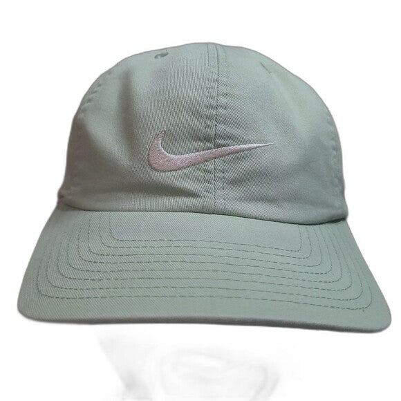 Green vintage 90s Nike snapback cap with white embroidered Nike swoosh logo