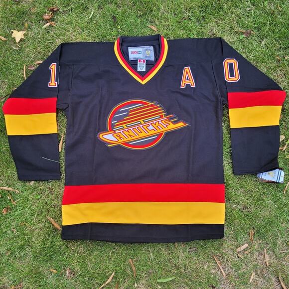 Vintage Vancouver Canucks Hockey Jersey Bure #10 CCM